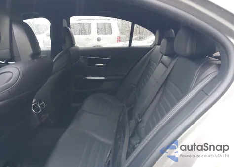 2023 Mercedes-Benz C 300 4Matic z USA, uszkodzony, nr VIN W1KAF4HB9PR103705